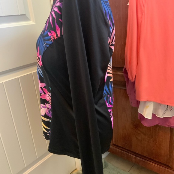 NEW 24 & Ocean swim top/rash guard, 50upf - Picture 7 of 9